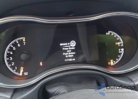 2016 Jeep Grand Cherokee Laredo z USA, uszkodzony, nr VIN 1C4RJFAG7GC365481